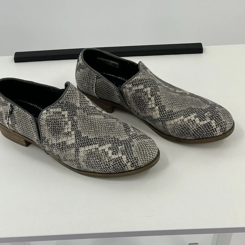 TOMS Snakeskin Slip On Loafers Women's 9‎ Neutral Print Casual Flats
